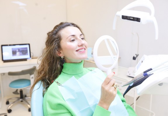 Лечение зубов <span>по современным протоколам у проверенных врачей</span>